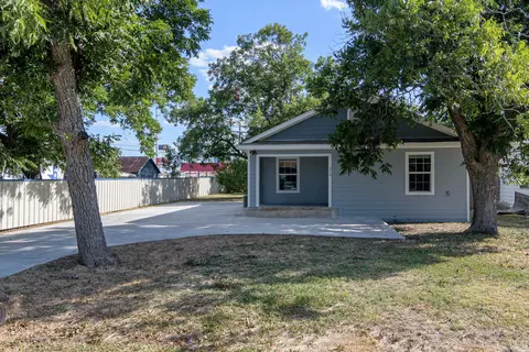 Exterior - 219 E Davilla St, Bartlett, TX 76511 photo 2 of 8