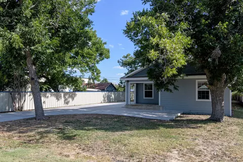 Exterior - 219 E Davilla St, Bartlett, TX 76511 photo 3 of 8