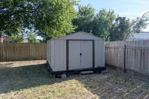 Exterior - 219 E Davilla St, Bartlett, TX 76511 photo 8 of 8