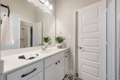 Bath - 813 Heartleaf Dr, Leander, TX 78641 photo 4 of 6