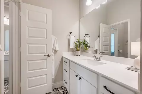 Bath - 813 Heartleaf Dr, Leander, TX 78641 photo 5 of 6