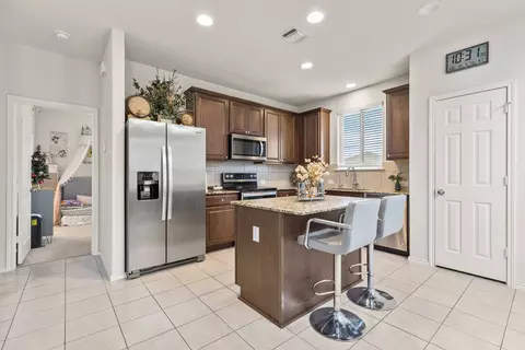 Kitchen - 209 Ibis Falls Loop, Jarrell, TX 76537 photo 2 of 5