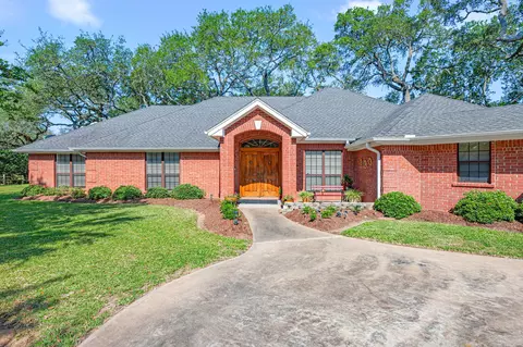 119 Creek Bend Ln, Columbus, TX 78934