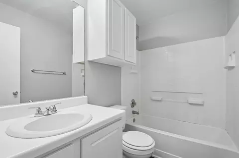 Bath - 610 Lavaca Loop, Elgin, TX 78621 photo 3 of 3