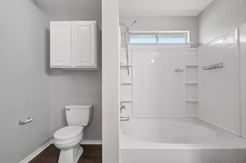 Bath - 610 Lavaca Loop, Elgin, TX 78621 photo 2 of 3
