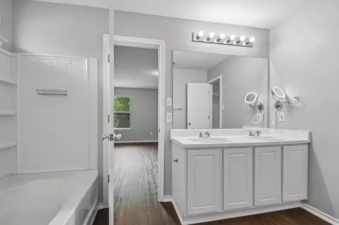 Bath - 610 Lavaca Loop, Elgin, TX 78621 photo 1 of 3