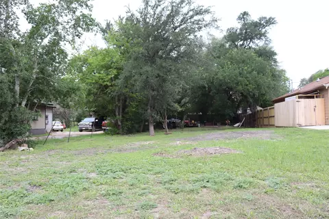 821 N Commerce St, Lockhart, TX 78644