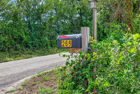 266 Beaver Rd, Elgin, TX 78621 photo 4