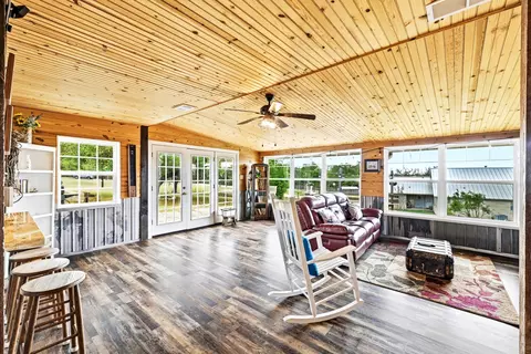 127 Klbj Rd, Smithville, TX 78957