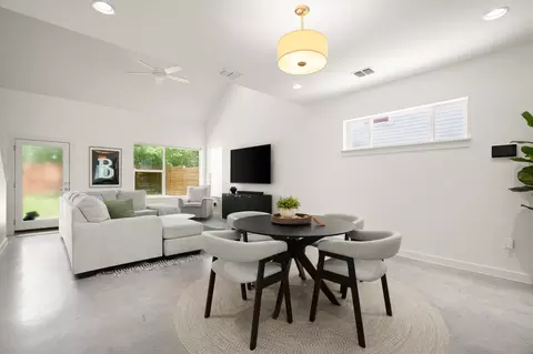 5616 S 1st St #18, Austin, TX 78745