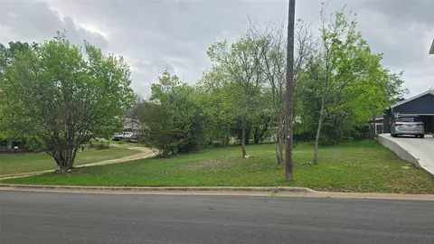 406 E 4th St, Georgetown, TX 78626 photo 3