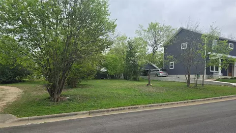 406 E 4th St, Georgetown, TX 78626 photo 2