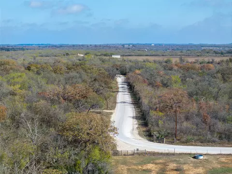 1088 Bugtussle Ln, Luling, TX 78648 photo 7