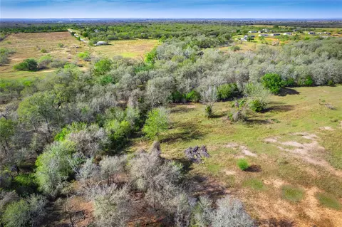 1180 Bugtussle Ln, Luling, TX 78648 photo 11