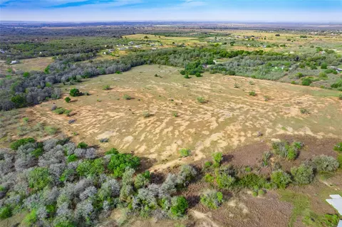 1180 Bugtussle Ln, Luling, TX 78648 photo 12