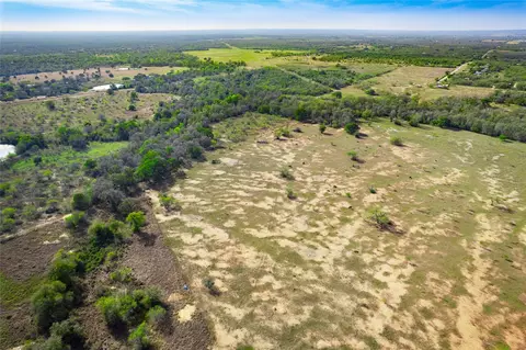1180 Bugtussle Ln, Luling, TX 78648 photo 5