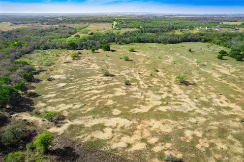 1180 Bugtussle Ln, Luling, TX 78648 photo 6