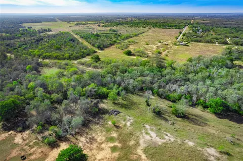1180 Bugtussle Ln, Luling, TX 78648 photo 9