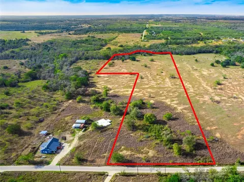1180 Bugtussle Ln, Luling, TX 78648