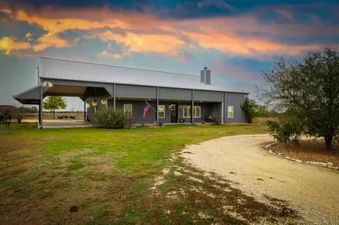 1138 Creekside Ln, Weimar, TX 78962