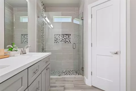 Bath - 2139 Blackhawk Loop, Belton, TX 76513 photo 3 of 4