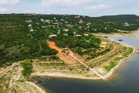 View/Area - 7100 Comanche Trl, Austin, TX 78732 photo 7 of 16