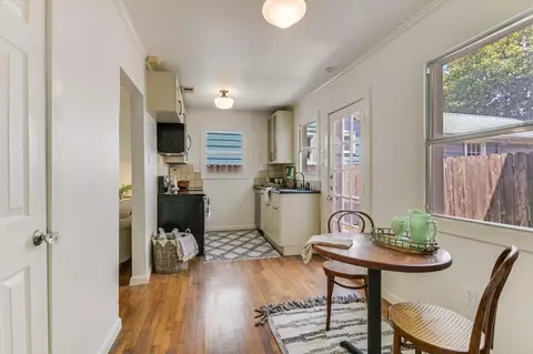 1110 W 22nd St #16, Austin, TX 78705