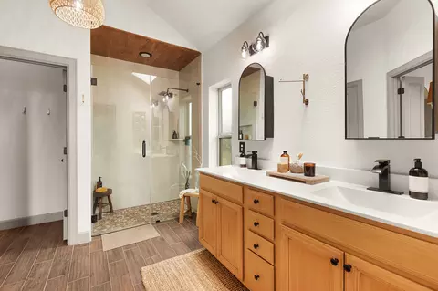 Bath - 155 Balcones Ridge Way, Bertram, TX 78605 photo 1 of 5