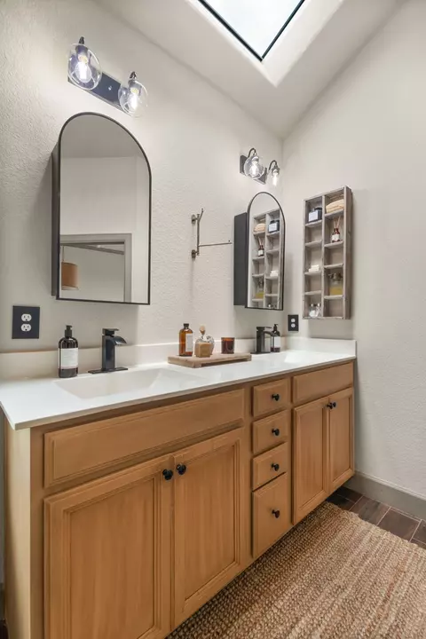 Bath - 155 Balcones Ridge Way, Bertram, TX 78605 photo 3 of 5