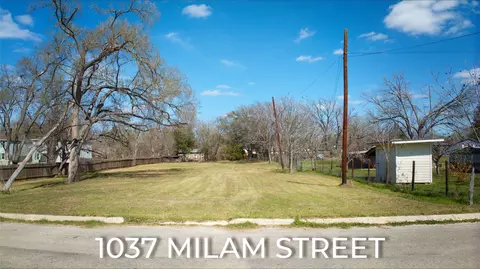 1037 Milam St, Luling, TX 78648 photo 3
