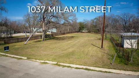 1037 Milam St, Luling, TX 78648 photo 2