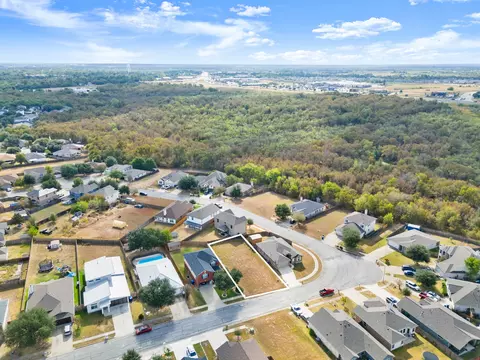 406 Gettysburg Loop, Elgin, TX 78621 photo 2