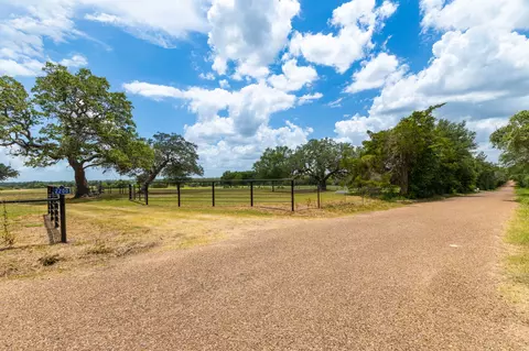 2160 Baca Loop, Flatonia, TX 78941 photo 9