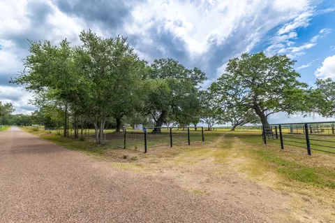 2160 Baca Loop, Flatonia, TX 78941 photo 10