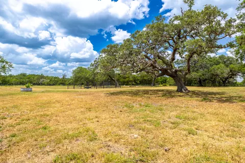 2160 Baca Loop, Flatonia, TX 78941 photo 16