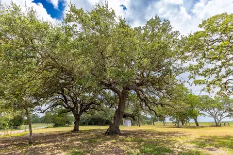 2160 Baca Loop, Flatonia, TX 78941 photo 3
