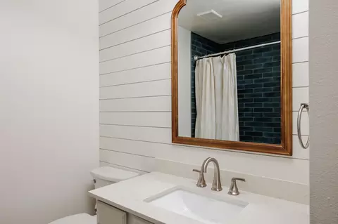 Bath - 9219 Independence Loop, Austin, TX 78748 photo 3 of 4