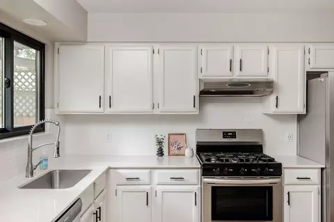 Kitchen - 9219 Independence Loop, Austin, TX 78748 photo 2 of 2