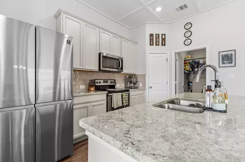 105 Balsam St, Hutto, TX 78634