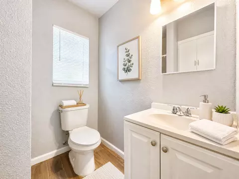 204 E 30th St #101, Austin, TX 78705 photo 6