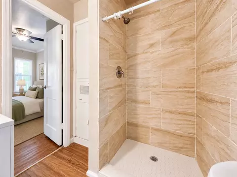 204 E 30th St #101, Austin, TX 78705 photo 5
