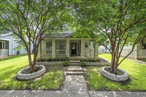 525 Rolling Oak Dr, Round Rock, TX 78664