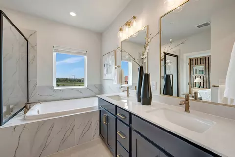 Bath - 5606 Forks Rd, Austin, TX 78747 photo 4 of 5