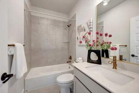 Bath - 5606 Forks Rd, Austin, TX 78747 photo 5 of 5