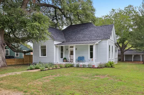 600 Short St, Smithville, TX 78957