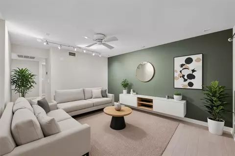 2200 Dickson Dr #113, Austin, TX 78704