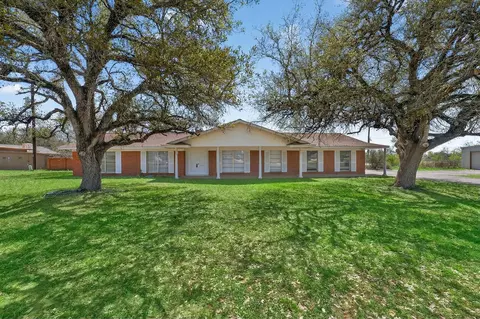 514 Hospital Blvd, Floresville, TX 78114