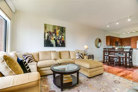 54 Rainey St #811, Austin, TX 78701