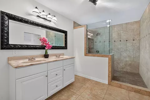 Bath - 102 Valley View Dr E, Leander, TX 78641 photo 4 of 5
