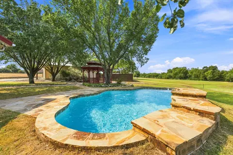 Exterior - 102 Valley View Dr E, Leander, TX 78641 photo 2 of 9